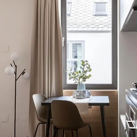 Limehome Schillerstraße 4*